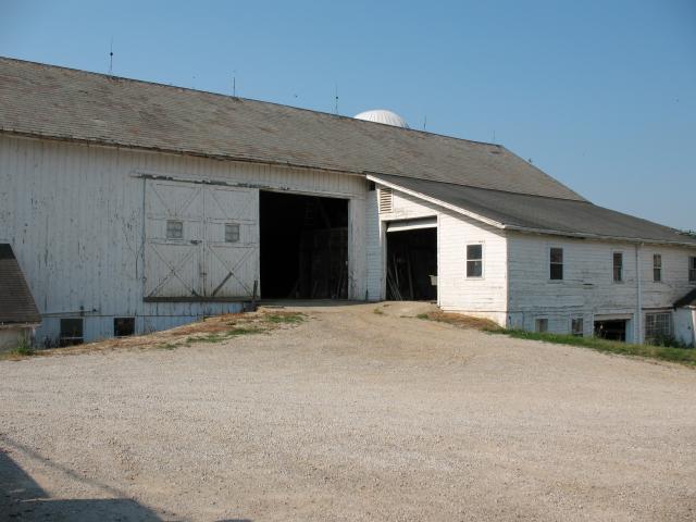 Corbett's Farm straw barn1